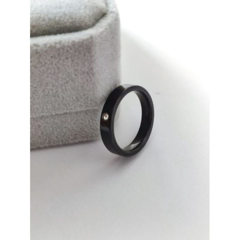 cincin titanium hitam kilap mata satu / Cincin masTa fashionable