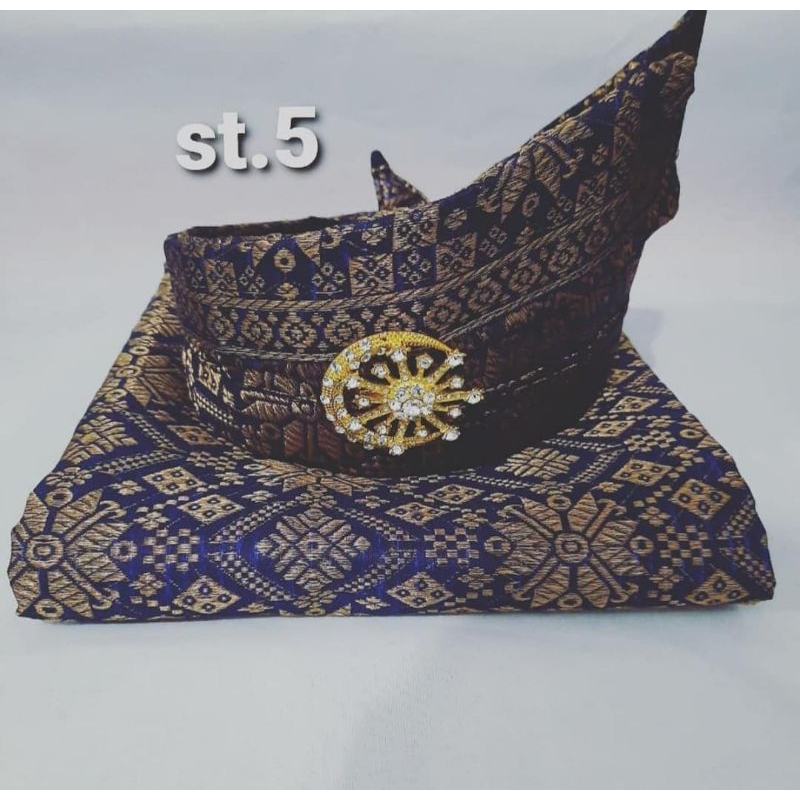 Tanjak Dan songket melayu