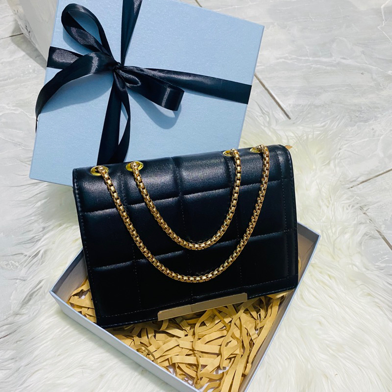 

GIFT BOX TAS CEWEK MURAH / KADO PACAR / WISUDA / ANNIVERSARY / ULANG TAHUN / WEDDING