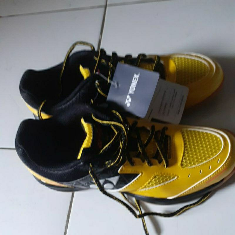 sepatu yonex shb48ex