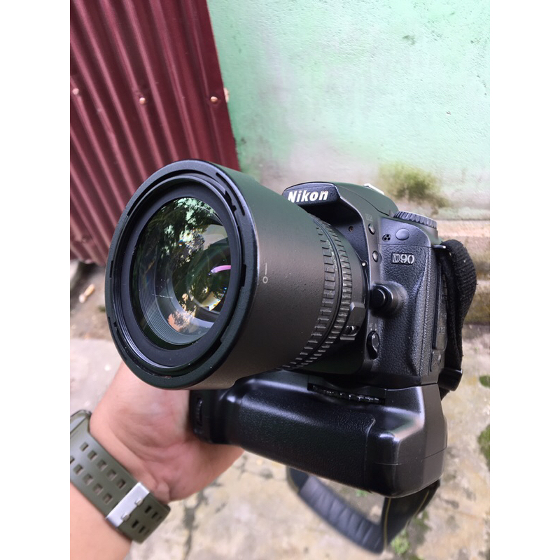 Nikon D90 + BG Second