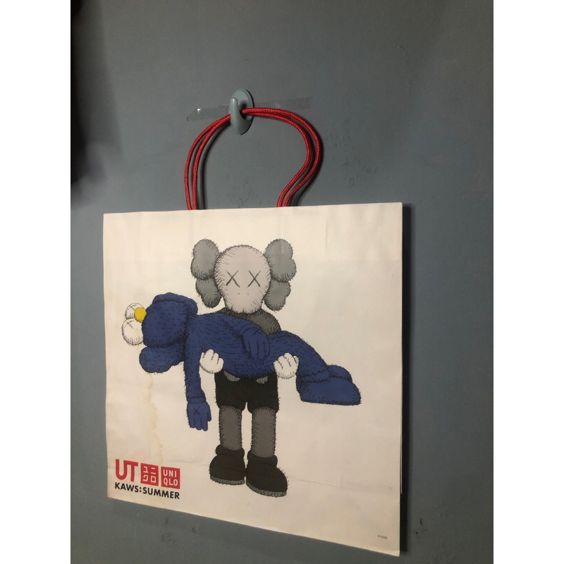 

preloved paper bag uniqlo kaws ori