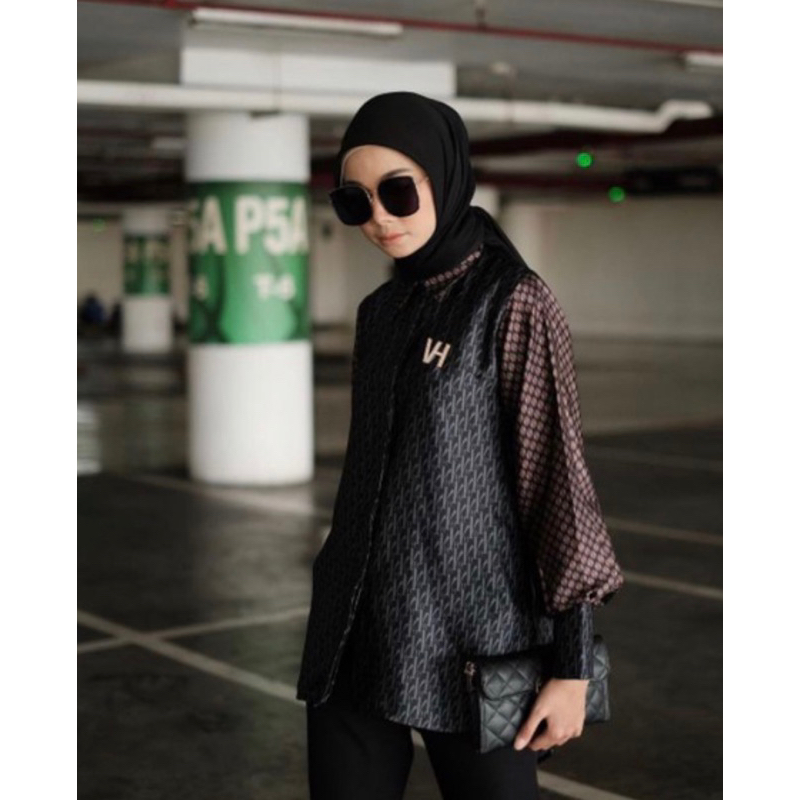 Preloved Mono shirt by vanilla hijab