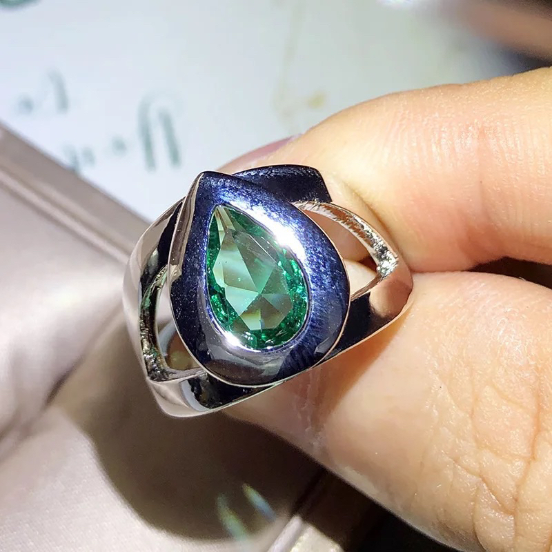 Cincin Zamrud Tetesan Air Unik Elegan