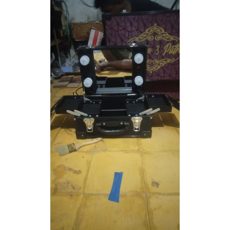 BOKS MAKEUP/BEAUTYCASE MINI 4 LAMPU 4 RAK TROLI RODA TERMURAH
