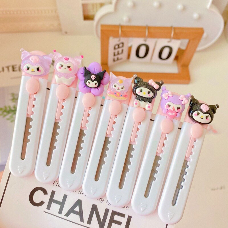 READY STOCK BISA COD - CUTTER MINI SANRIO AESTHETIC PISAU PEMOTONG TAJAM LIPAT KARAKTER KARTUN HEWAN LUCU PASTEL KAWAII FANCY ELEGAN GAYA REMAJA CEWEK KOREA MEWAH UNBOXING PAKET KUROMI CINNAMOROLL MY MELODY HELLO KITTY POMPOMPURIN MURAH IMPOR PREMIUM