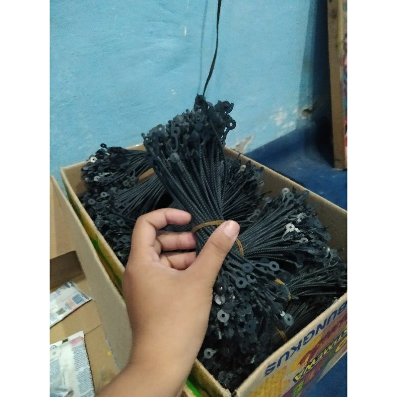 

Tali plintir PREMIUM kualitas bagus tebal dan tidak mudah patah / tali souvener / tali sandal / tali snack / tali makanan / tali cemilan / tali sebaguna / tali plintir murah ( 100pcs )