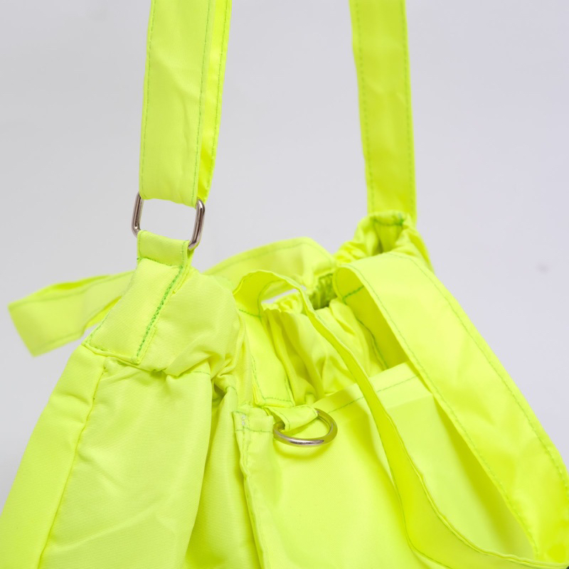 Dumpling Bag Tas Selempang Handle Bag Tas Wanita Tas serut Terbaru Size M Minor Mate Neon green