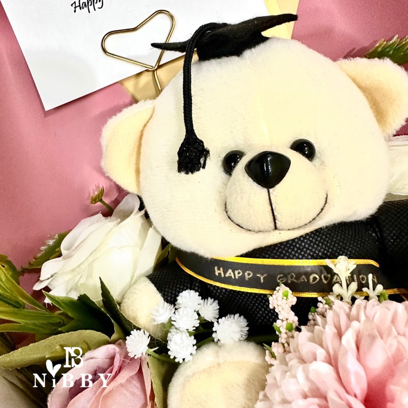 BUKET WISUDA Premium Bunga Boneka Kado Sidang Artificial Custom Nama Selempang Hadiah