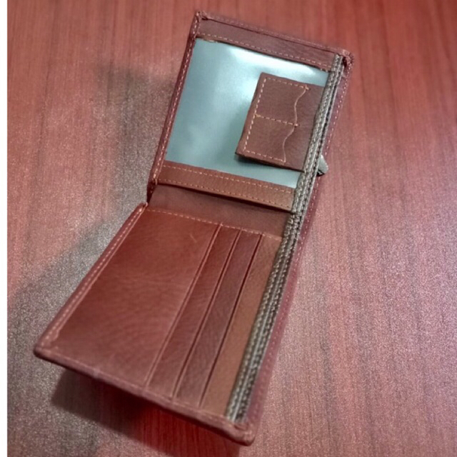 dompet kulit variasi sambung embos modelnya lipat dua horizontal