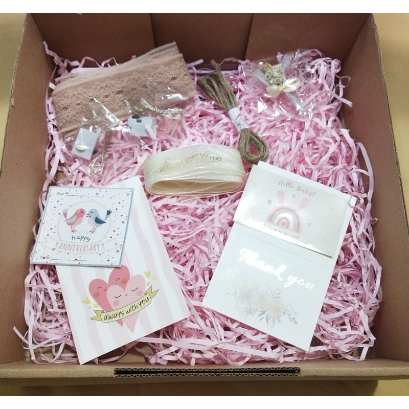 

Pink Gift Box ukuran 30x30