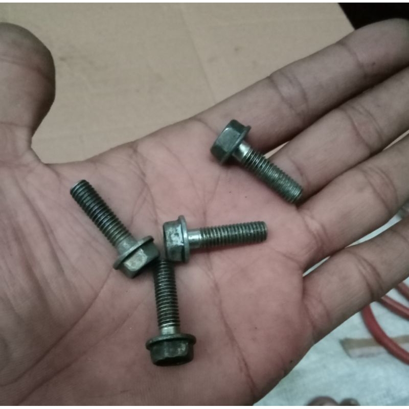 Baut tutup head kop Vario 125 Vario 150 ori lepasan motor 4 biji