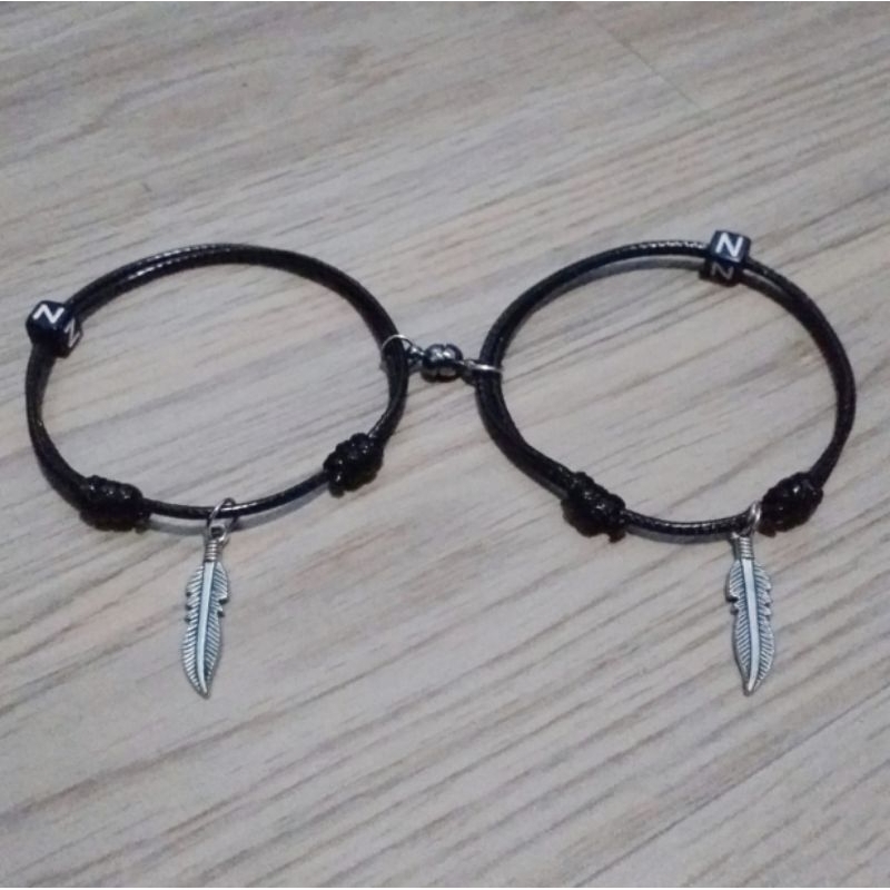 Gelang Tali Couple Inisial Bulu Magnet