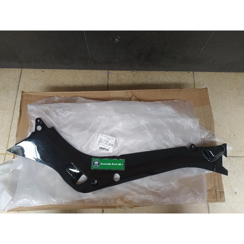 SAYAP DALAM KANAN KAZE R HITAM