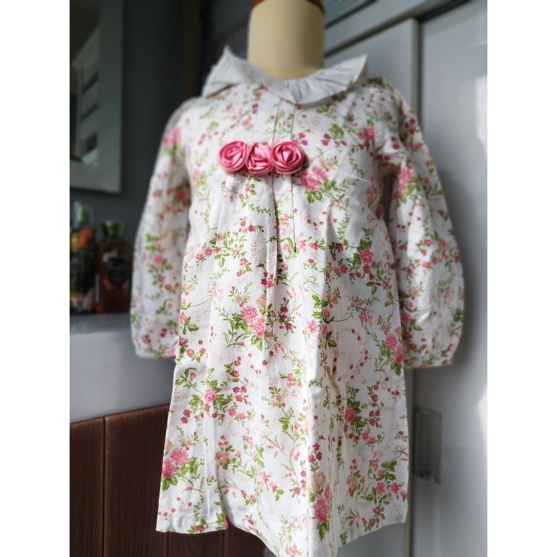 Dress Mom&Bab Pendek Lengan Panjang anak perempuan yg 5th  putih motif bunga
