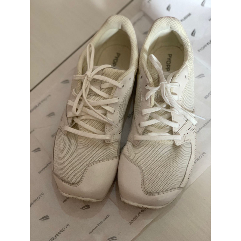pyopp fledge preloved day 01 white on white size 39