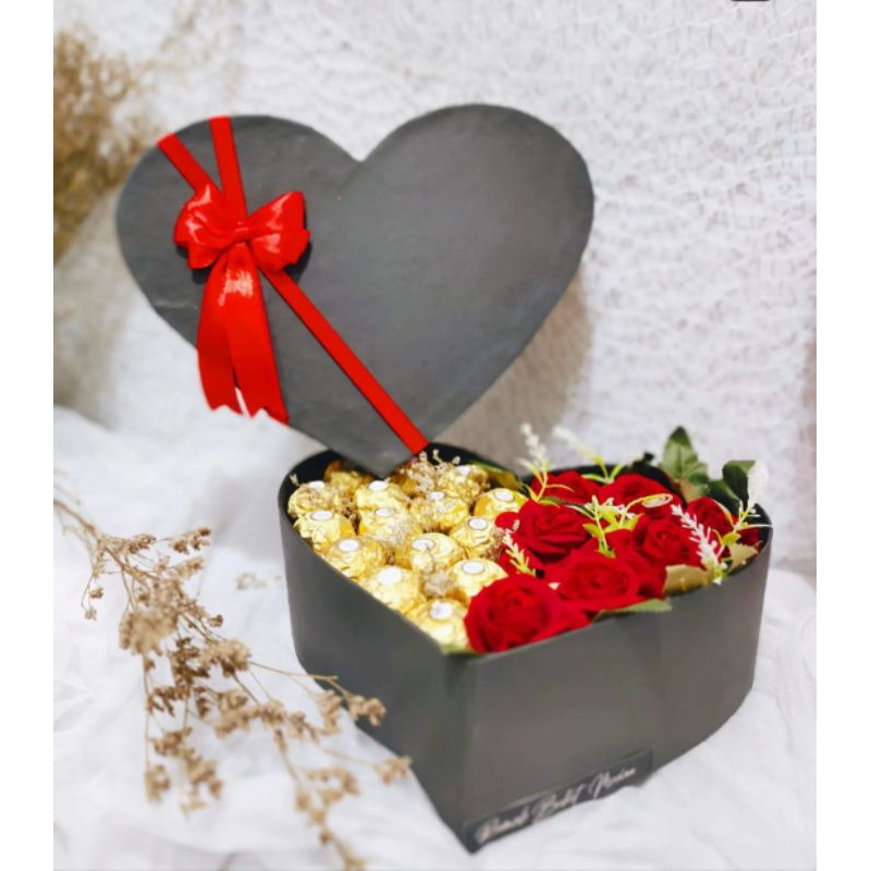 

Love Box Rose Flower + Ferrero Chocolate / Kotak Mawar + Coklat