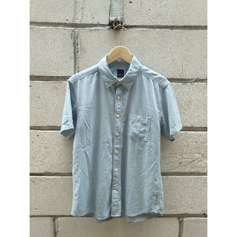 Kemeja pendek Tirajeans