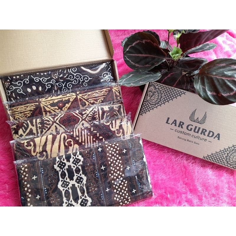 SARUNG BATIK SOLO LAR GURDA TIGA WARNA