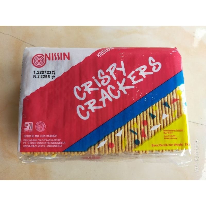 nissin crispy crackers 240gr (besar)