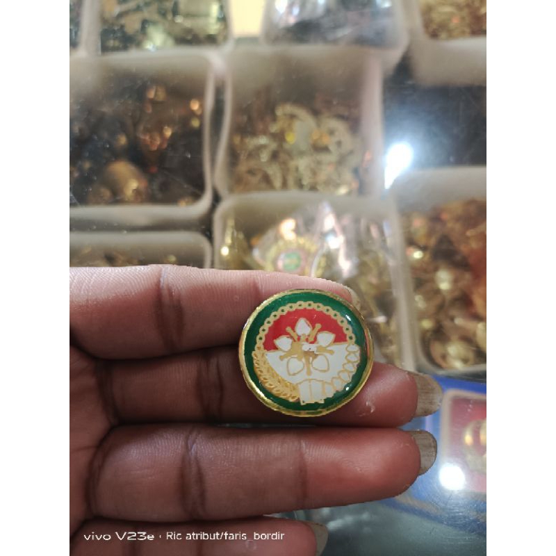 pin darma wanita lencana darma wanita logam fiber