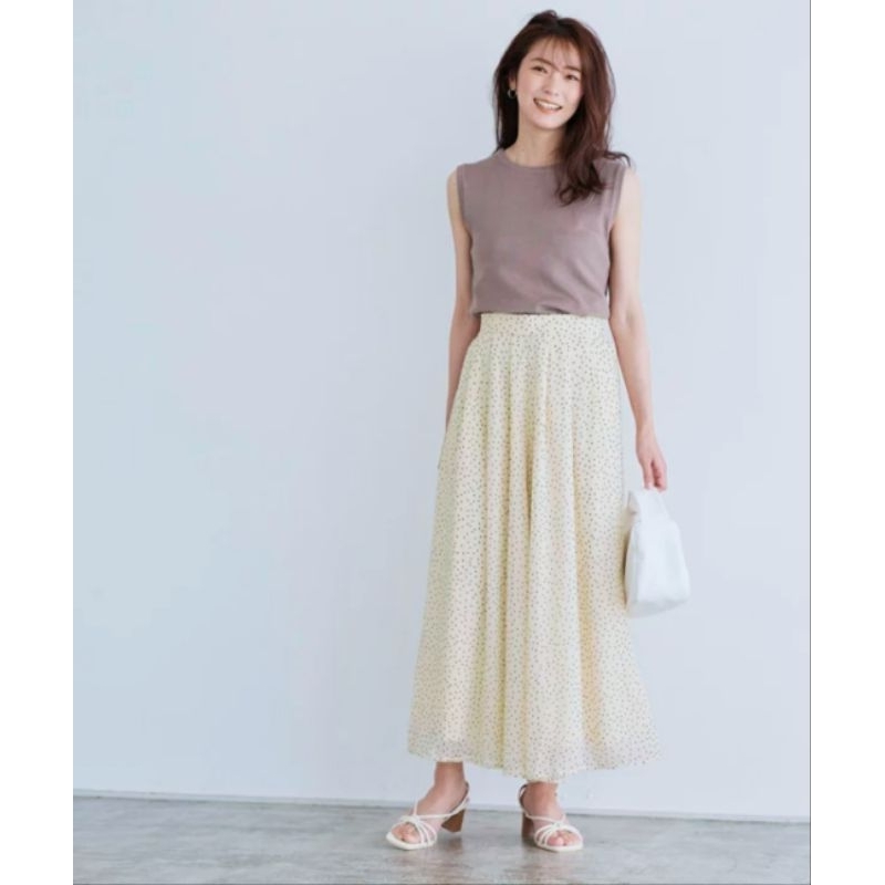 GU UNIQLO POLKADOT FLARE SKIRT