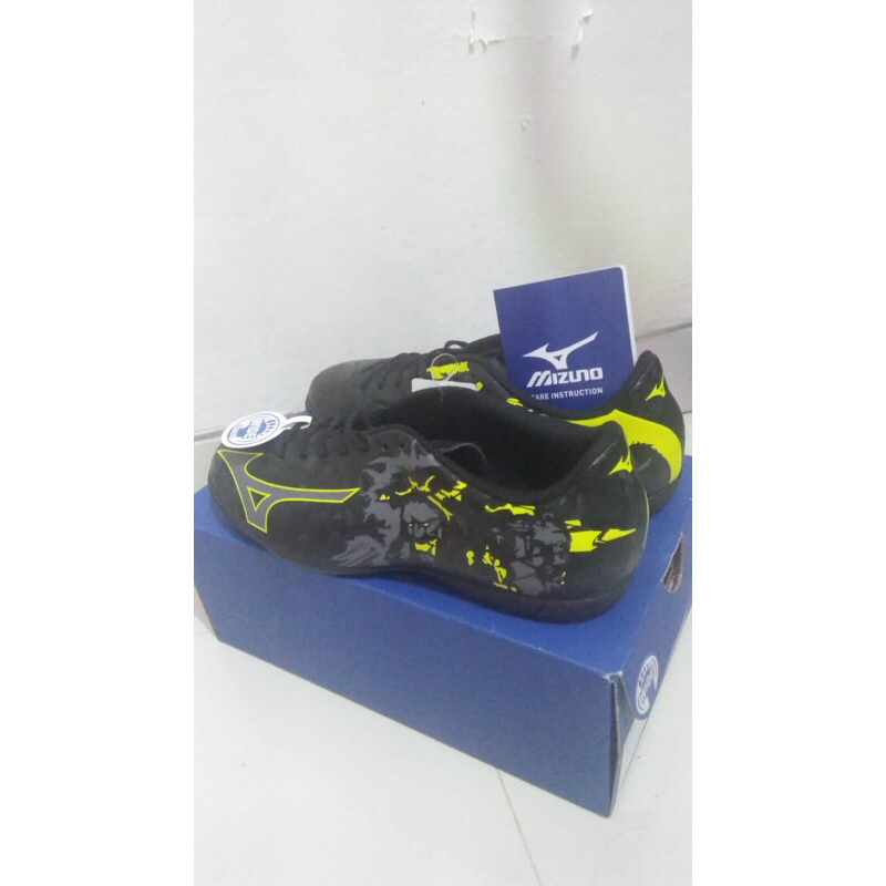 Sepatu Futsal Mizuno