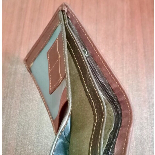 dompet lipat dua pria bahan kulit asli motif embos cetak buaya timbul yang keren dengan harga bersahabat #dompet #dompetpria #dompetcowok #dompetkulit #dompetkeren #dompetbagus