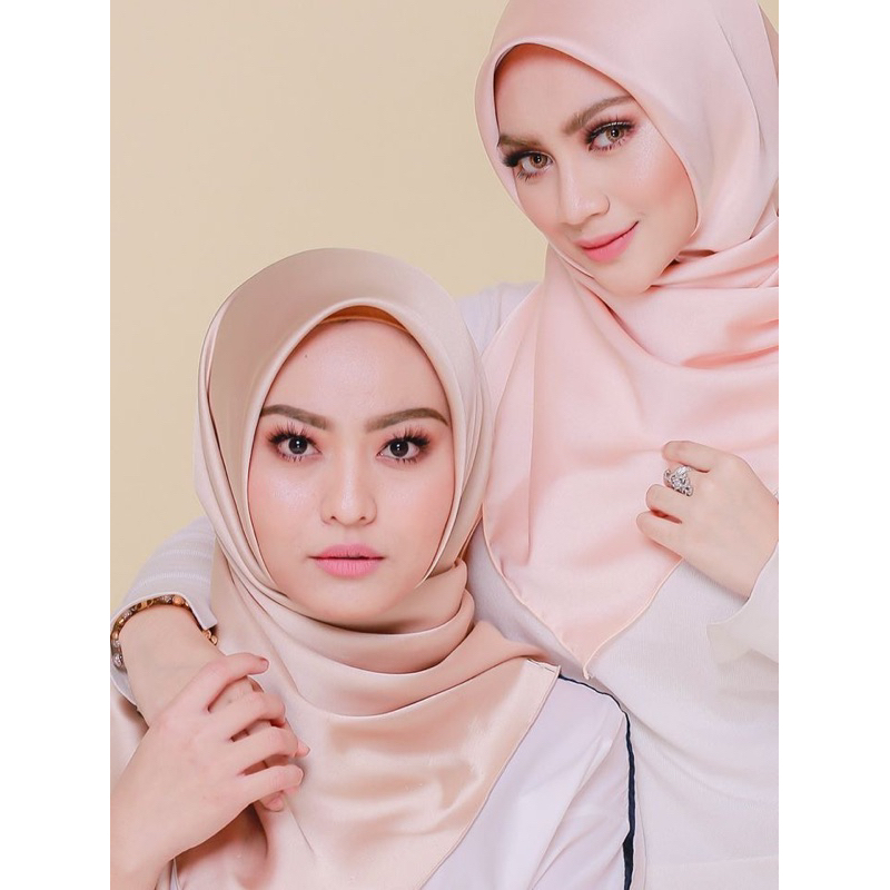 HIJAB LUX Pengantin Polos Satin Silk Square by Adelus