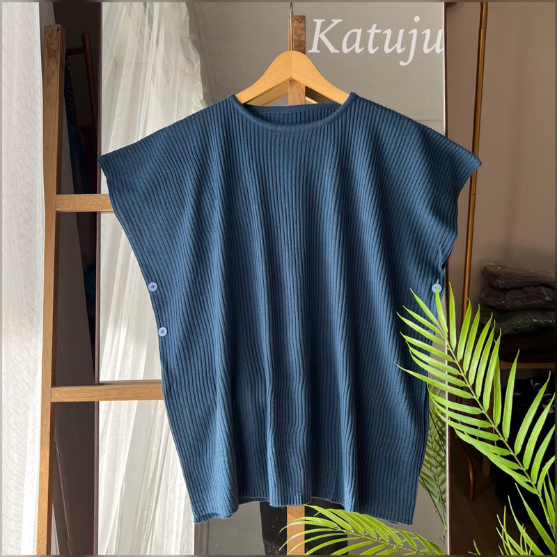 VEST RAJUT OVERSIZE BELAH SAMPING SPLIT