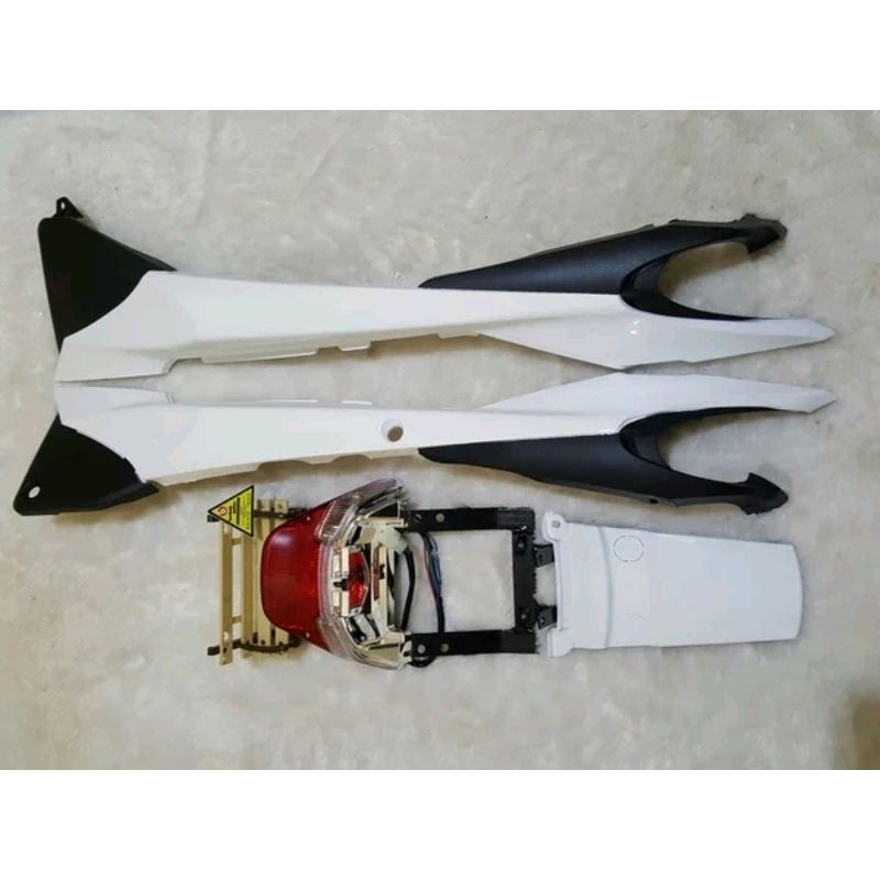 Yamaha RXZ Catalyzer cover body samping set lampu belakang dan braket bracket warna putih white