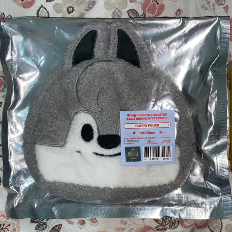 Skzoo Fluffy Pouch Wolf Chan