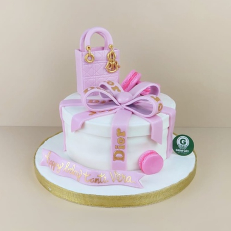 

CAKE TEMA TAS DIOR UK 20CM /KUE ULANG TAHUN
