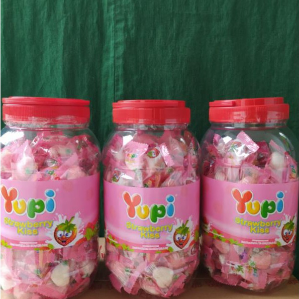 

Permen Yupi Strawberry Kiss Toples Jar 300 Gram