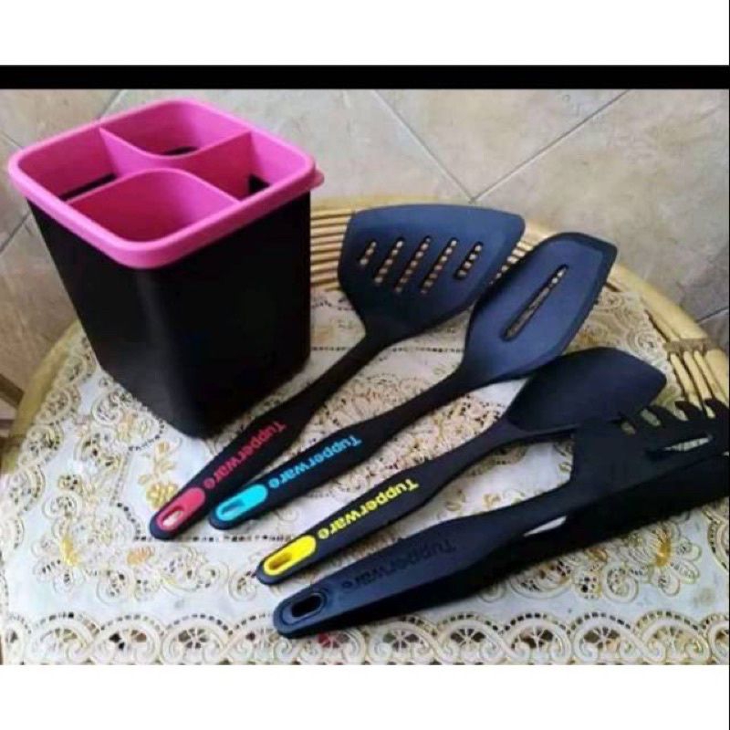 tupperware kitchen utensil set.