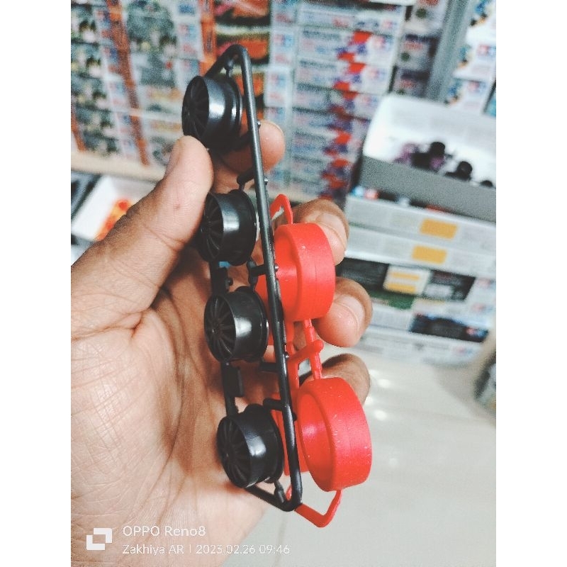 Tamiya Wheel Set Velg Fin Grey Medium + Ban Hard Merah Red Medium ( loose shadow shark yellow)