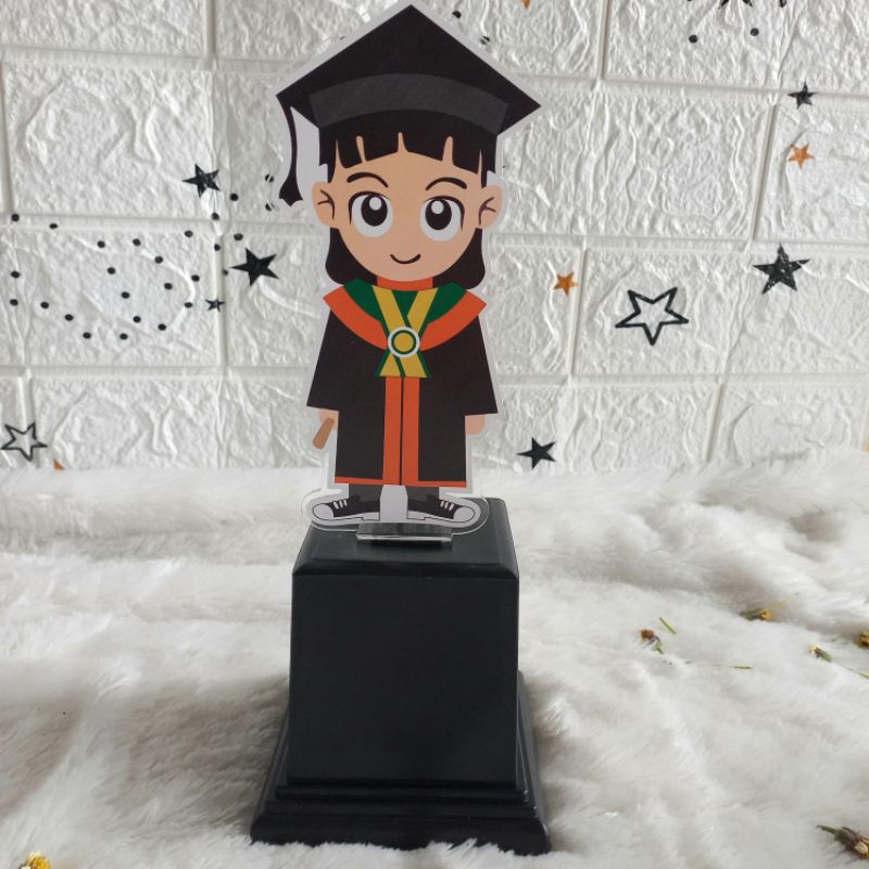 Piala wisuda murah / Trophy wisuda akrilik tinggi -+ 25cm /patung boneka piala /piala wisuda akrilik