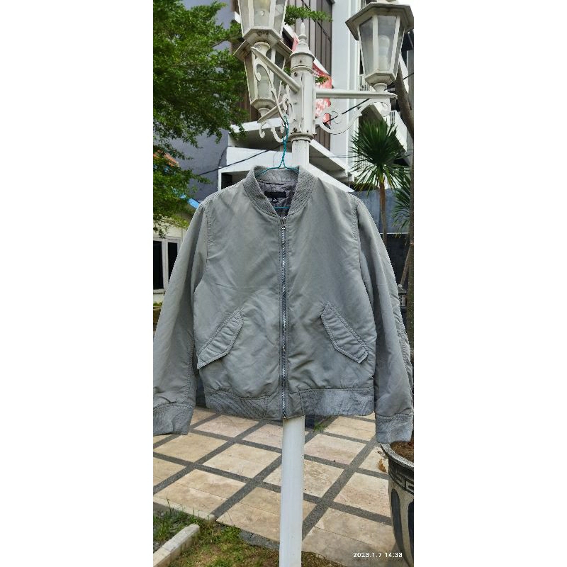 Jaket Bomber Uniqlo Original Second