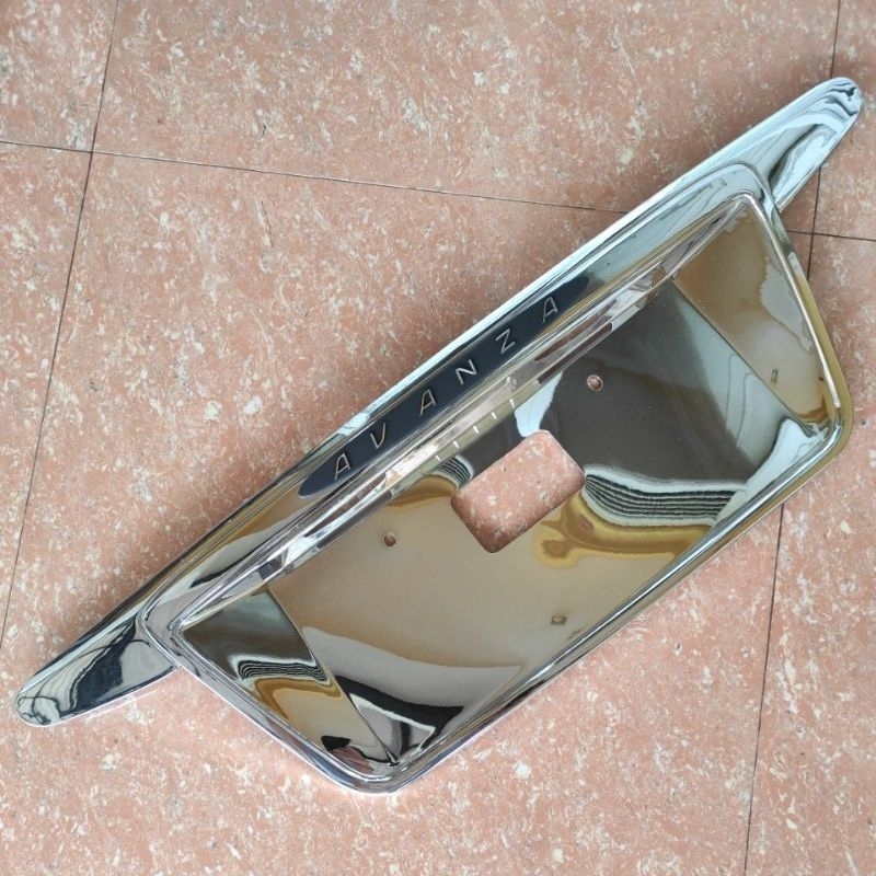 plate nomor ornamen trundlite bagasi belakang toyota avanza / xenia 2004 sampai 2011 chrome crome hi