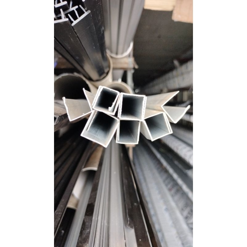 LIST U ALUMUNIUM BUAT TALI AIR UKURAN 2 CM X 2CM BAGUS