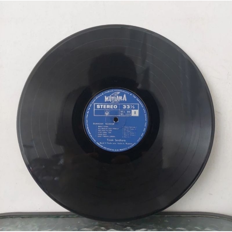 Vinyl Piringan Hitam 12 inch Titiek Sandhora-Djangan Ngintip