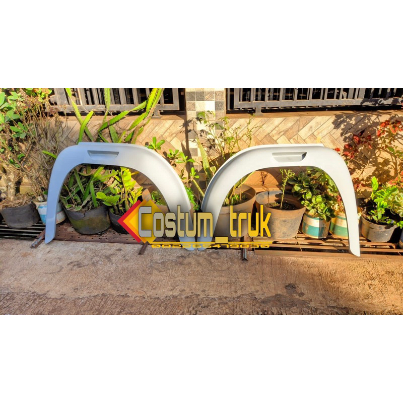 Slebor Depan Canter ada lmpu sein