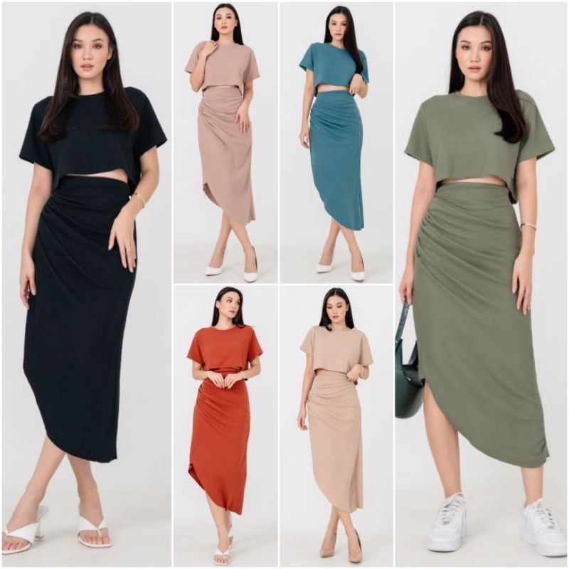 ❣️ SPECIAL PRICE ♡ PREMIUM ♡ ORIGINAL ! CELOSSE 2 IN 1 KNIT TEXTURED SET CROP BLOUSE WITH ASYMMETRIC SLIT MIDI  SKIRT / SETELAN ATASAN PENDEK &amp; ROK MIRING