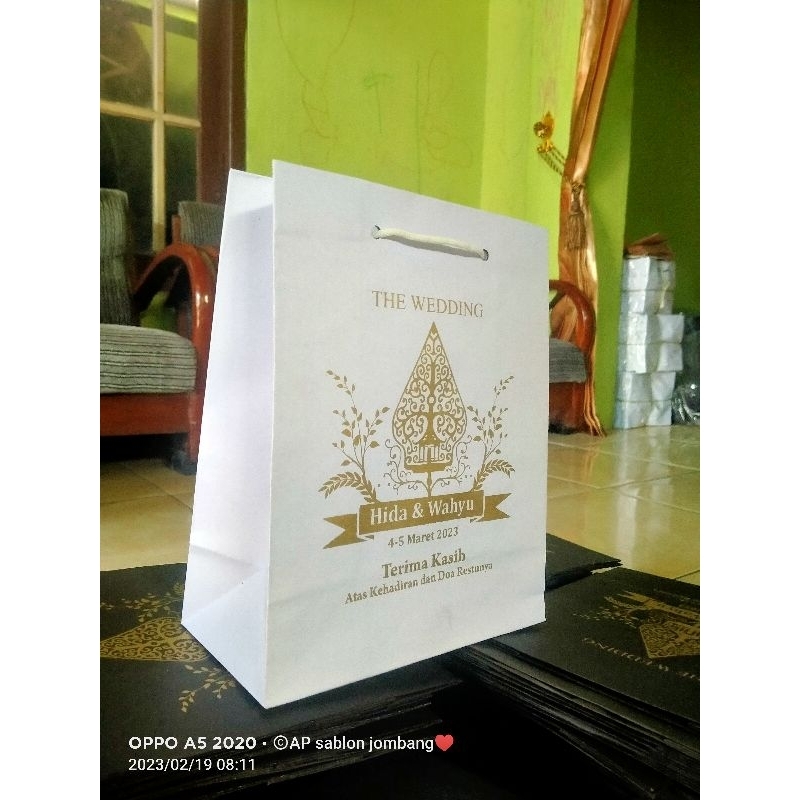 

PAPER BAG PUTIH SABLON EMAS|paperbag putih polos