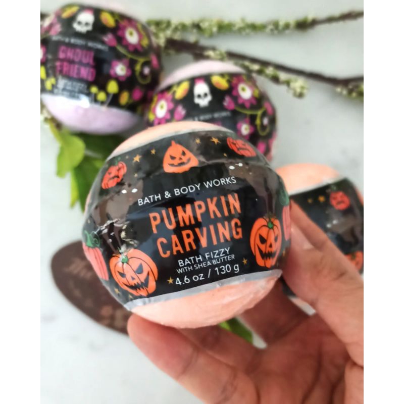 BATH AND BODY WORKS BATH FIZZY ( GHOUL FRIEND , PUMPKIN CARVING )