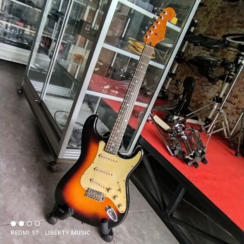 SQUIER STRATOCASTER MADE IN JAPAN SILVER SERIES 1991-1993 FULL UPGRADE