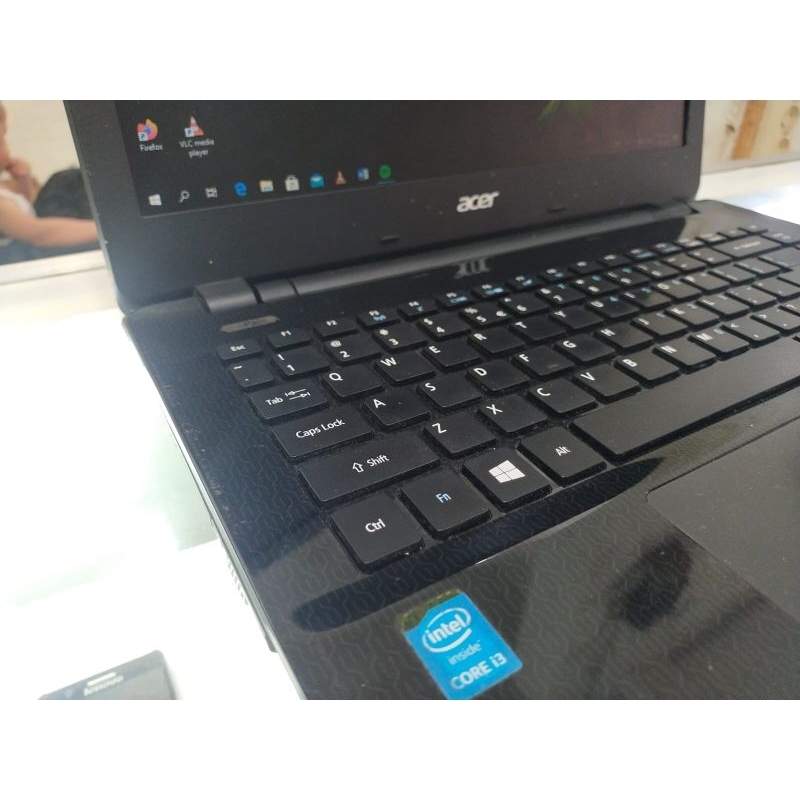 Laptop Acer Aspire E5-471Processor intel core i3-4005U