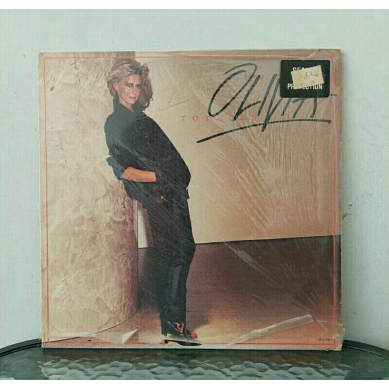 Vinyl Piringan Hitam 12 inch Totally Hot-Olivia Newton John