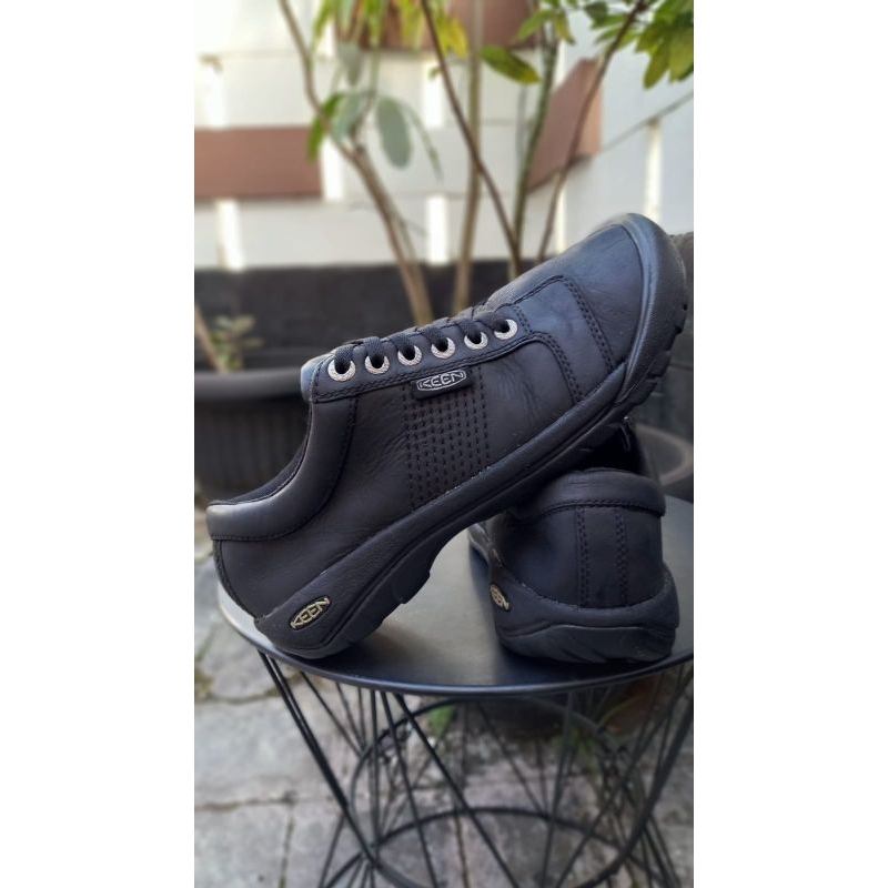 sepatu second outdoor KEEN