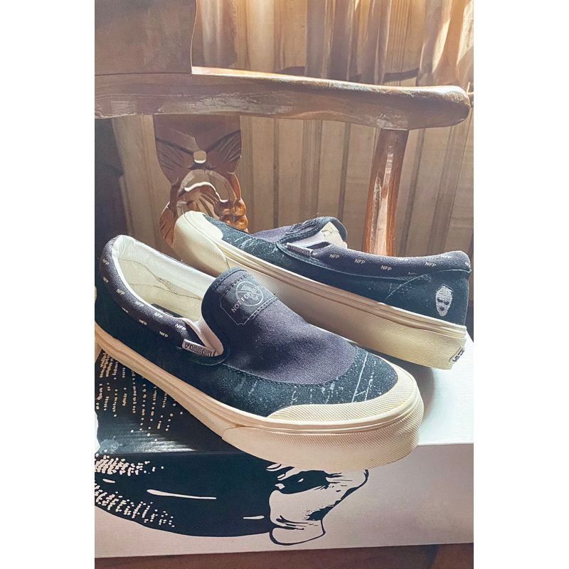 Sepatu Poison Street x Not For People Slip on Black size 42 | Preloved Shoes